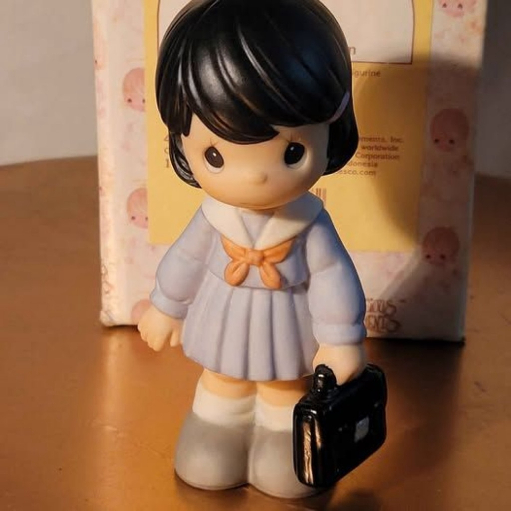 Precious Moments "Growing in Wisdom" Girl